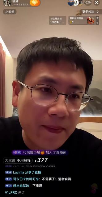 骏良对前妻已经很仁至义尽了,两人因为情感不合而分开一开始没有什么钱,但是在后面提出可以帮助她在北京开个饭店还让她参与周边制作赚取一些费用,而且和小助理是在生活分开居住后才在一起的,前妻知道这个事情,而且都开启了各自的新生活,只是由于前妻在准备博士论文而且还有很多原因暂时领取不了离婚证才拖了很久,情感出轨不存在,但是双方也都有了新生活,对方也去相亲了希望大家理性看待 不要随意猜测了#骏良 #明亮与狗