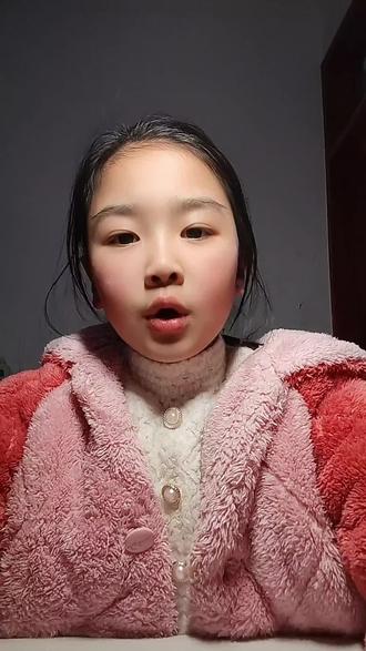 第十四集| 为什么完成了老师布置的作业?回家还要写妈妈布置的作业呢?
这个问题我知道。你回家不写,但别人在写。原本比你差的人也会靠着勤奋和踏实,一个一个超越你。差距就这么来了!龟兔赛跑中的兔子,就是这么输的。所以别停下来,你就是最优秀的,加油!#口播 #口播视频 #励志