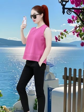 树莓粉花边刺绣无袖款背心女,显瘦圆领气质轻奢高级感女装上衣#夏季新款 #上半年潮流穿搭清单超清爽的夏天0OTD #简洁又有气场穿搭公式夏日主打松弛感穿搭