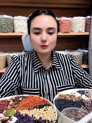 #上热门🔥 #正能量#五谷粉#白头发#全部采用的都是新鲜的谷物食材, 经过清洗干净之后, 低温烘焙熟多到研磨成细细的粉, 只需要用热水冲泡就可以喝.
