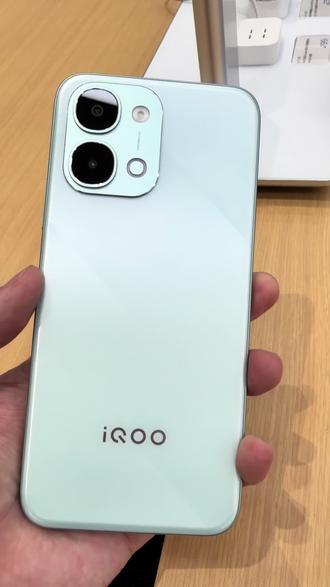 iqooZ10x外观配色怎么样,大家来评论区聊聊#iQOOZ11#iQOOZ11x