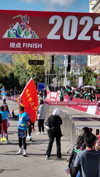 2023腾冲马拉松 ︳全程马拉松女子组冠军,埃塞尔比亚选手Beyene Workineshtsegaye撞线时刻#2023腾冲马拉松 #马拉松 #抖出你的家乡