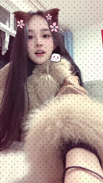 你们快乐不~嘻嘻新年快乐🎉#爱官方爱热 #显眼包ovo #撒娇 #全身都是戏 #软妹子