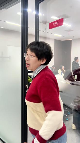 一本的消息还真是快啊,二年级下册教材改版的内容它已经给大家找来了,寒假预习不要再借旧课本了#学霸秘籍 #教材改版 #寒假规划 #寒假预习 #家长必读