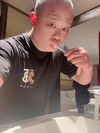 拍一发三进口普斯特牙膏