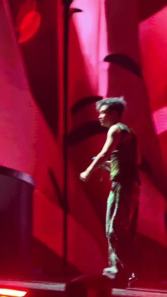 一首东北的歌《乡情》。#小沈阳 #小沈阳大连演唱会 #乡情 #东北歌曲 #大连 @抖音小助手 @抖音创作灵感 @抖音娱乐