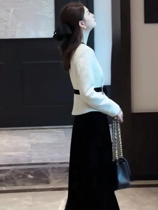 不要留遗憾 多见面吧 在这浪漫的秋冬!#高级感穿搭#秋冬穿搭 #半身裙#时髦精#优雅气质 #回头率爆棚 #显瘦穿搭