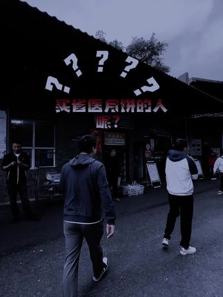 省医月饼窗口价50一盒,现在排队来到了盛意食府对面,人太多了#省医月饼 #月饼 #省医月饼售卖点 #省医月饼真假 #省医月饼厂家