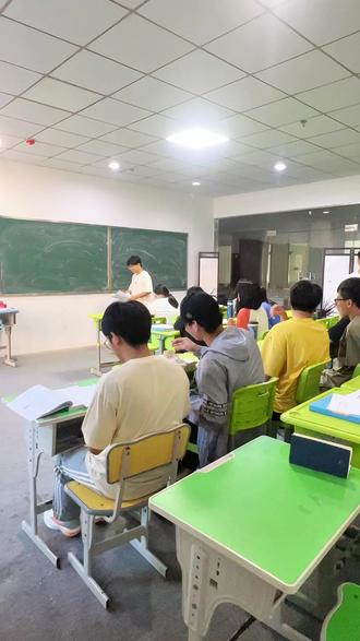 海南高三四模联考放榜,各校实力差距一眼看清 海南高三天一联考四模结果已出,不少学校表现亮眼,整体态势稳定向好。部分头部院校未参与本次测评,大家理性看待。愿每一份努力都有回响,稳步前行,未来可期~有你关注的学校吗?
#海南高考 #高三冲刺 #海南高三 #模考分析 #高考提分