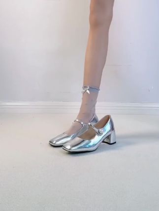 拥有无限搭配可能的银色玛丽珍👠#鞋控の日常 #银色 #粗跟高跟鞋 #法式单鞋 #春夏单鞋分享