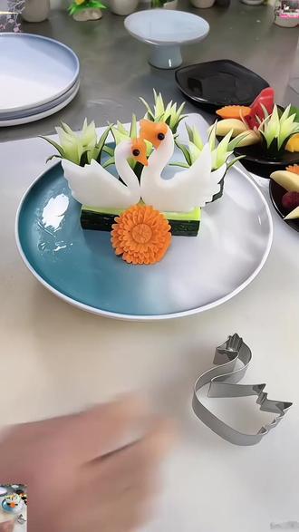 点击评论区直接进橱窗下单
天鹅造型不锈钢水果压花模具 西瓜哈密瓜萝卜切模 创意拼盘冷拼KTV #摆盘技巧 #水果拼盘创新做法 #小东西大用处 #视频同款在橱窗