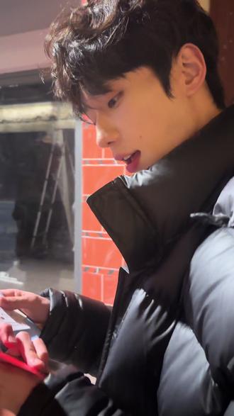 #吴添豪 这个吴添豪继续在南安点烧烤吃! 所有人来泉州都要记得吃加糖的白粿 好吃的要死了@吴添豪_ @小添才BB机