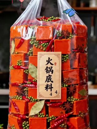 你们赶紧去抢这个重庆老火锅底料,它真的太香了!我之前买过很多这种火锅底料,但都没有这个好吃。它是那种很地道的重庆味道,而且特别麻特别辣,用它煮出来的火锅简直绝了!如果你喜欢吃辣一点的,那就多放两块,这一包是50克,刚好够一锅,快去试试吧!#火锅底料 #重庆火锅底料 #超便宜超划算 #无辣不欢 #妈呀太香了