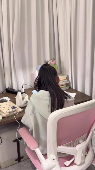 多亏了我家这个护眼大路灯,孩子的眼睛我很放心 #琪朗 #琪朗护眼大路灯P4lite #琪朗大路灯