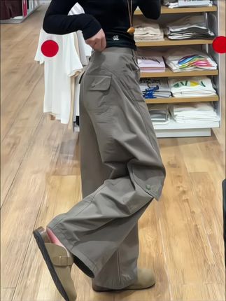 早秋穿搭没灵感?这条裤子来救场!显高显瘦,秒变大长腿,时尚感拉满~歩履生风,回头率爆表!#早秋秀场抄作业告别路人感 #显高显瘦神裤#梨型身材穿搭 #百搭裤子 #百搭神裤