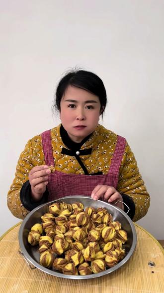 马上快过年了,今天在家做个过年小零食,核桃酥,这样做的核桃酥,香甜酥脆,太好吃了#手工美食制作#核桃酥#自制美食