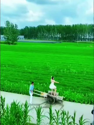 佳宝好粗 被后面的房帅笑不活了,痛苦面具都带上了,哈哈哈#直播现场拍摄