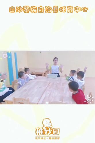 #创意手工《粘土花束💐》
活动目标:
1.了解三八女神节的意义,知道这是向妈妈、老师等女性表达感谢与祝福的节日。
2.认识粘土,掌握揉、捏、压、卷等基本操作方法。
3.锻炼手部精细动作和手眼协调能力。