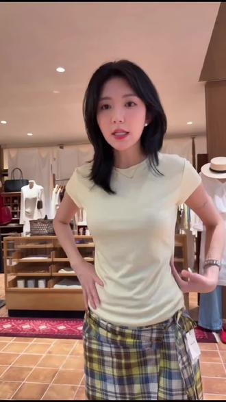 AETHERLL 淡黄色小飞袖正肩T恤女夏季修身弹力百搭短袖上衣#刘妤淇 #姐感穿搭 #温柔气质短袖 #气质轻熟风 #百搭元气t恤