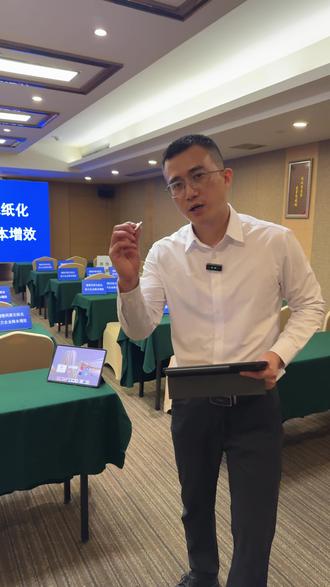 告别U盘挨个拷文件!内网环境秒传15台平板同步接收超高效 #德恪投屏 #开会文件怎么传到平板 #电脑传文件到多台平板 #如何传文件给多台平板 #电脑文件传到多台平板