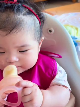 又薄又软,口感特别真实,浑身软壳,拿着也很稳,宝宝的东西真是越做越好,这个咬咬袋真的找不到一处缺点了,妈妈们闭眼安排#母婴好物 #带娃好物 #宝宝好物推荐 #咬咬袋 #宝宝好物