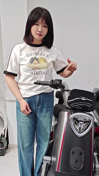 雅迪冠能B60石墨烯电池超长续航#电动车升级款 #电动车购车 #电动车型号说的明明白白的 #新提电动车
