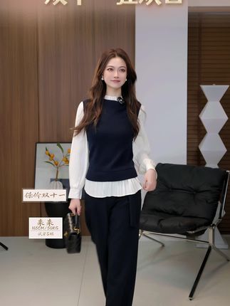 朗姿LANCYFROM25,降温穿大衣,来看看看朗姿怎么穿#迪丽热巴琥珀系变装太权威了, #毛晓彤和复古港风的适配度, #早秋穿搭公式来了, #早秋姐感穿搭气质顶满,#2025年秋季都流行穿什么