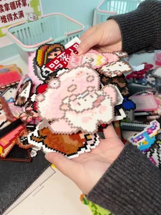 19.9就可以实现拼豆自由!还是不限时不限板的!赶紧囤#拼豆杂货铺 #kitty猫拼拼 #高质量拼拼乐 #春熙路diy #春熙路拼豆