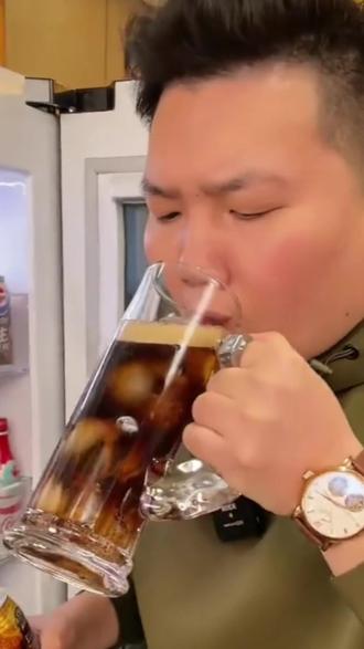 当【新品上新】碰上【年货节】,活动只会加加加超级加倍!
#望有米 #年货 #望山楂 #好喝不贵 #秋冬