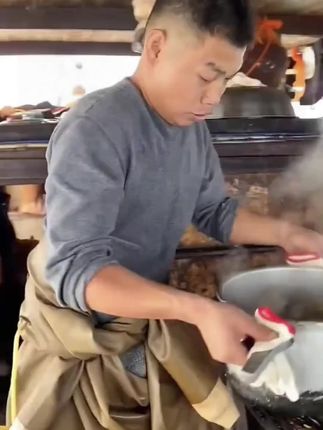 如果不小心刷到我的视频,那就太好了,证明我的作品很适合你,也许我的捕鱼作品能带给你快乐和开心#海鲜 #赶海人 #海底世界