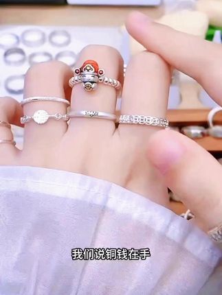 钱多多戒指寓意着吉祥如意,事事顺心,财源广进,主打一个好看时尚#戒指 #铜钱戒指 #钱多多戒指#时尚饰品 #首饰分享