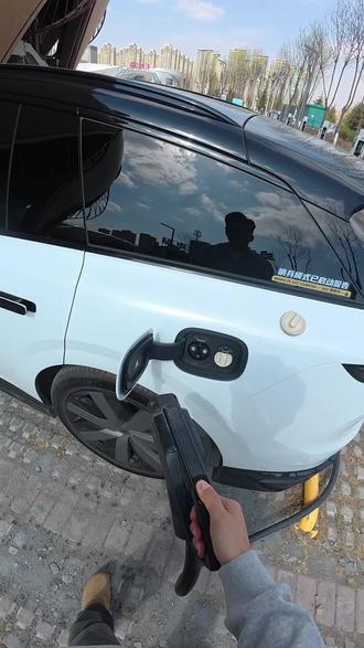 理想i6提车以后.使用调音大师让你车里播放音乐,瞬间高级百倍#理想汽车#理想i6#理想音响 #理想调音大师