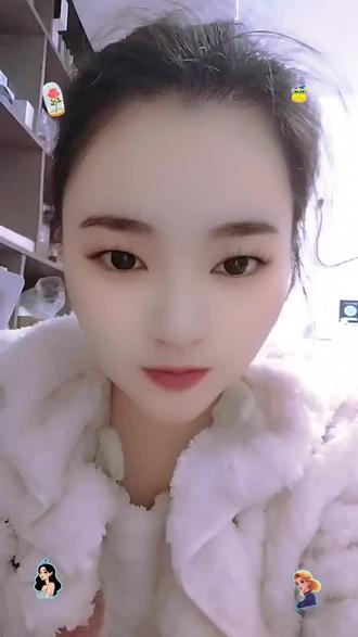 #吴语 反正我们那边很早以前就叫媳妇叫新娘子,结婚生了孩子还是叫新娘子,在我的记忆中是这样的。