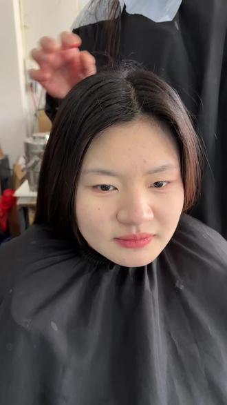 淇县00后姐妹快看!鲻鱼头焊在头上也太香了✨
圆脸方脸全适配,侧边碎发狠狠收脸,秒变精致小V脸
头顶做了蓬松烫,颅顶直接高颅顶,洋气感拉满
扎半扎、散着都超有范儿,甜酷风拿捏死死的
00后妹妹烫完直接换风格,回头率爆棚
淇县想换发型的姐妹,闭眼冲这款鲻鱼头准没错
#淇县美发 #根据脸型设计发型 #00后发型 #显脸小发型#烫发前烫发后 @上热门🔥🔥🔥