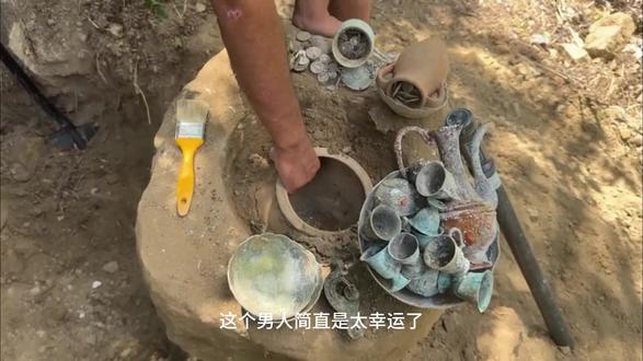 荒郊野岭,竟发现如此多的宝贝,老登野外寻宝,收获意外惊喜!#户外 #寻宝 #男生减速带 #宝藏