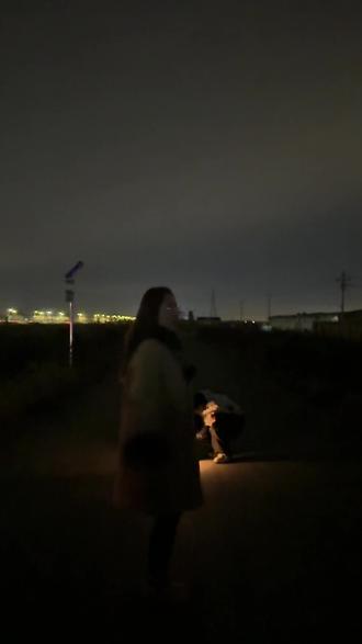 我不就118斤,要不要抱的时候用那么大力???凑活的正片在这里@一颗蛋白🥚(日常版) #情侣烟花 #情侣烟花视频 #除夕烟花 #太谷#太谷烟花