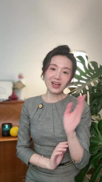 外企求职敲门砖-英文简历怎么写?直约面试 想进外企,第一关就是 英文简历 怎么写?
交给AI? 写出来的单词都不太认识?面试货不对板好尴尬?
Ash带你 靠自己 写出直接约面直线老板的 英文简历
#海归求职 #外企求职 #互联网大厂 #英文简历 #外企面试