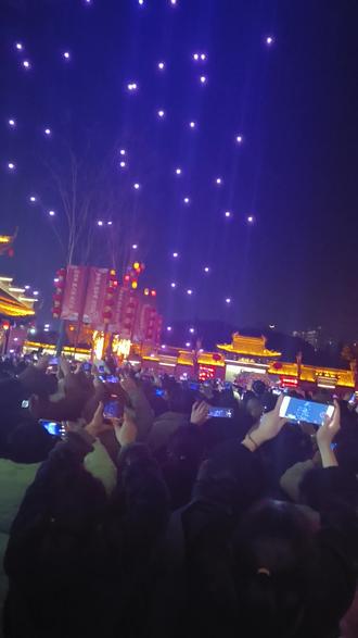 如皋水绘园千架无人机展示如皋景色