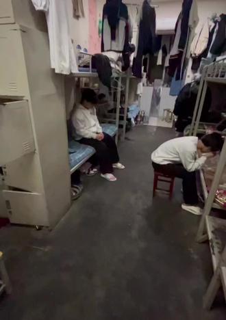 睡觉跟我扯台球?#大学宿舍 #寝室日常