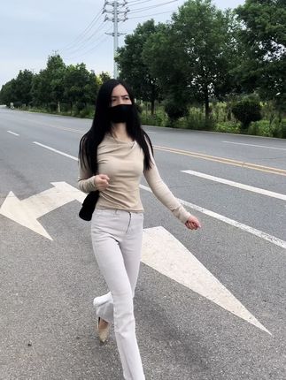 没有任何一个人能把你变得越来越好,你越来越好的原因是因为你一次次的经历,一次次的放下,一次次的自救又一次次的成长!引路是靠贵人,走路是靠自己,成长是靠经历,一个人最大的勇气和底气就是努力和不在乎,一定要救自己于水火之中,哪怕千千万万次#穿搭分享 #高级感穿搭 #今日分享 #今日新款推荐