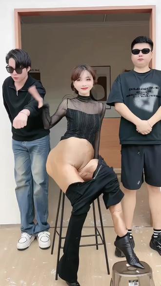 #高腰显瘦微喇小黑裤 #胖瘦都能穿 #显高显瘦显腿长 #加绒加厚保暖不臃肿 #时尚洋气又百搭 再小的改变也好过一成不变,尽情打扮,每天都是美好的