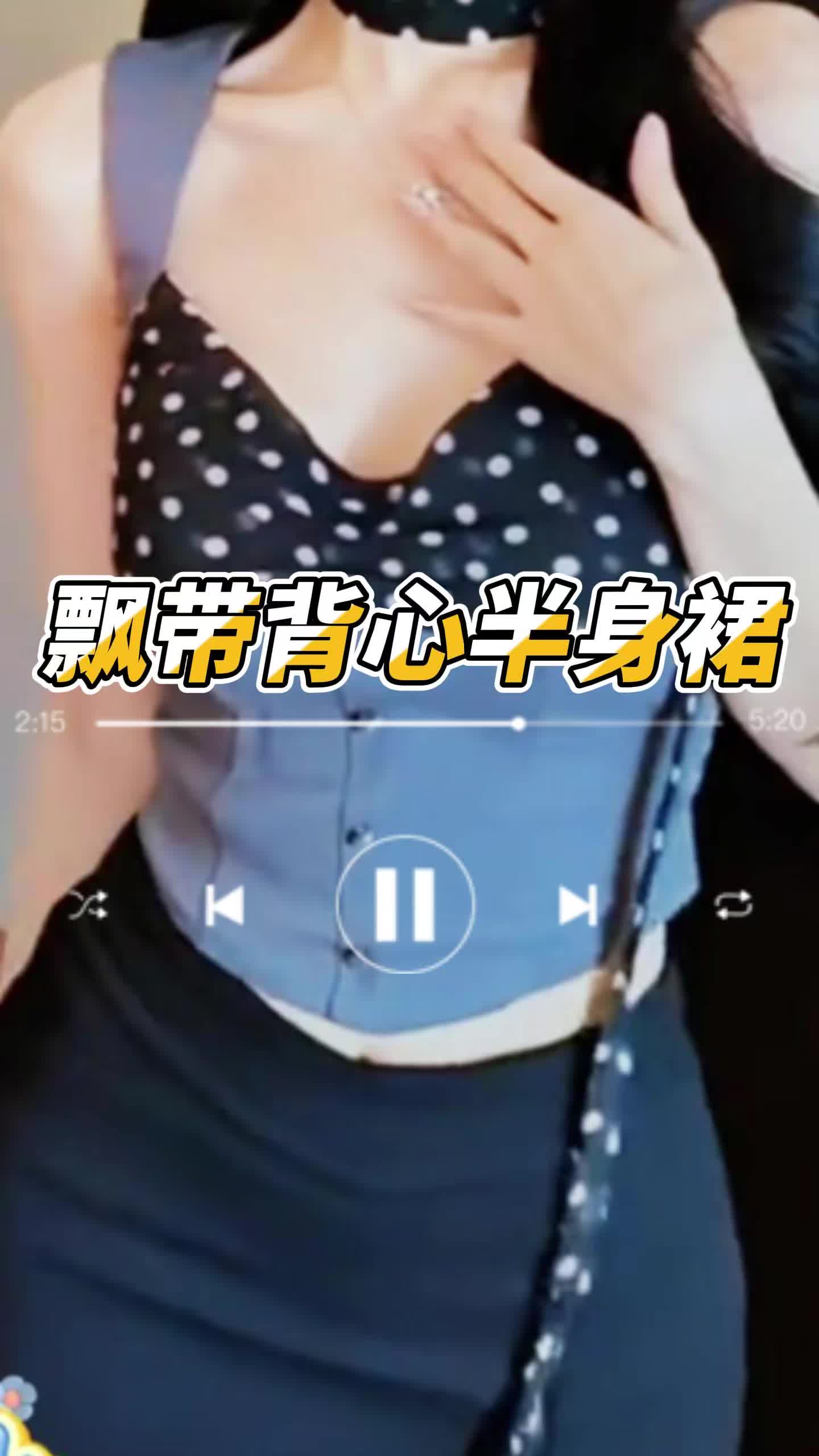 保时捷新车提回来可以给爱车安排个水杯垫,避免原车杯架进水,污渍不好打理,也可以减少里面放点东西造成的异响划痕!#保时捷#保时捷水杯垫 #汽车好物 #保时捷中控硅胶水杯垫