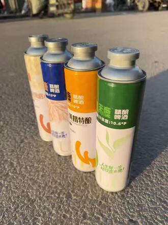 告别廉价大绿棒!翡翠城这家喜来鹿现打精酿太惊艳,新鲜现打工艺,无稀释无过滤,每一口都是纯粹麦香,泡沫细腻口感绝佳。重磅福利来袭,8.9元三斤大容量精酿,1元果啤随便喝,79.9元两箱精酿超值入手。可先试喝再购买,品质有保障,酒水囤货刚需,抓紧锁定左下角团购。