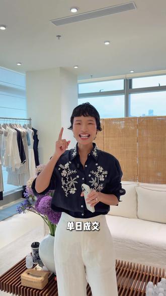 风里雨里,我在后浪等你#后浪showroom #亚麻 #女装批发 #南油