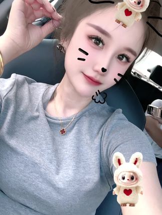 哈哈,穿喜欢的衣服,和喜欢的人去做喜欢的事儿😄