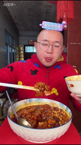 丫头吃的满口留香的猪蹄子,肉香浓郁,软糯入味,到手两斤,别犹豫太划算了,直接下手!#名模坤 #猪蹄子 #卤师兄猪蹄