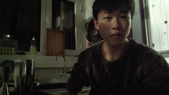 不爱孤单 依旧也习惯.#我的日常生活 #喝酒 #家庭调酒