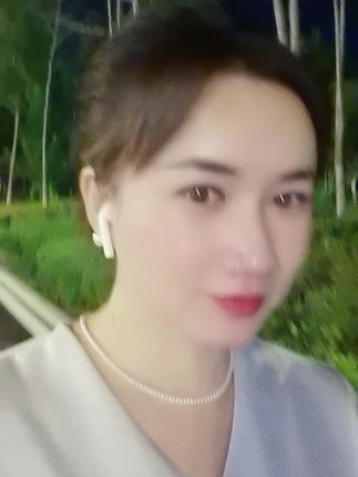 放个暑假长八斤肉,猪都没我会长,把孩子好吃的都抢吃了!想瘦真的真的好难呀!##晚上出来散步