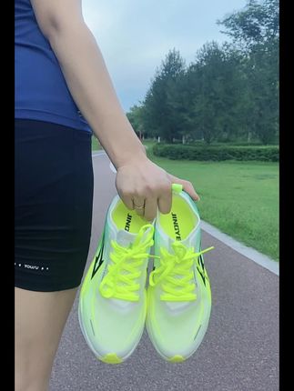 竞也蛇年款跑鞋,超轻耐磨+国风设计,助你跑出新纪录!#跑鞋推荐 #跑步装备#竞训体考碳板跑鞋#竞也