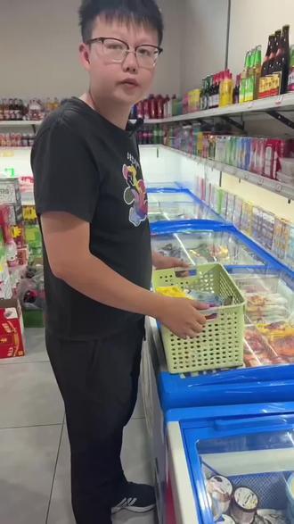 巧乐兹种类多,不知道怎么选?特意给大家准备了巧乐兹大礼包,七种口味,一共21支
各种巧乐兹满足你
#巧乐兹 #雪糕 #好货推荐